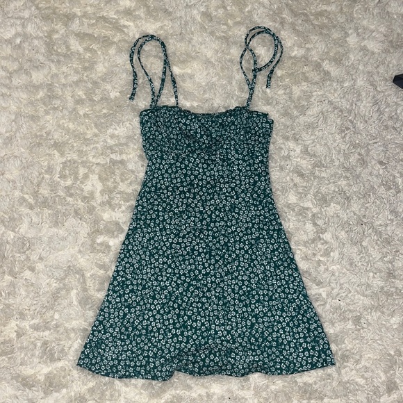 Never worn green floral dress originally from h&m but the brand is Divided - Picture 1 of 2